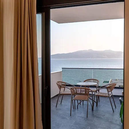 Jula Sea View *